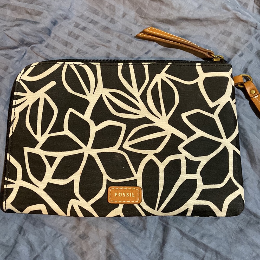 Fossil Eliza Wristlet New With Tags - image 2